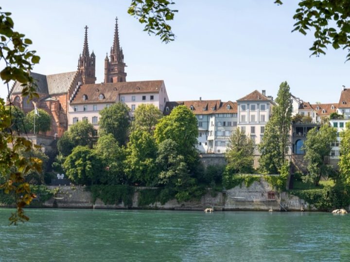 Basel: Rheinufer mit Münster