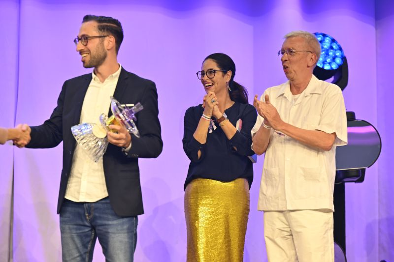 seniors@work nimmt den Swiss Diversity Award 2024 in der Kategorie «Age» entgegen